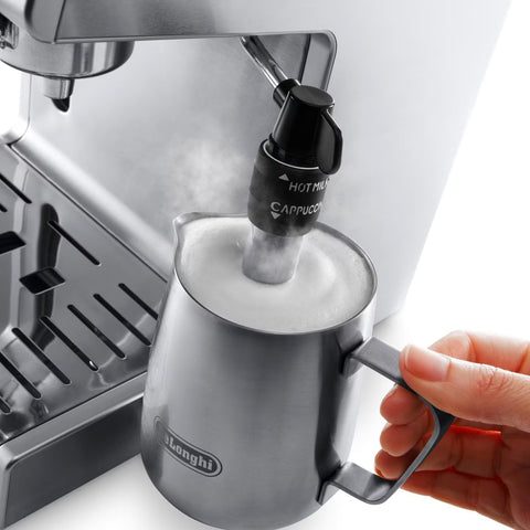 De'Longhi machine à espresso et à cappuccino manuelle avec mousseur réglable de qualité supérieure - ECP3630 Open Box